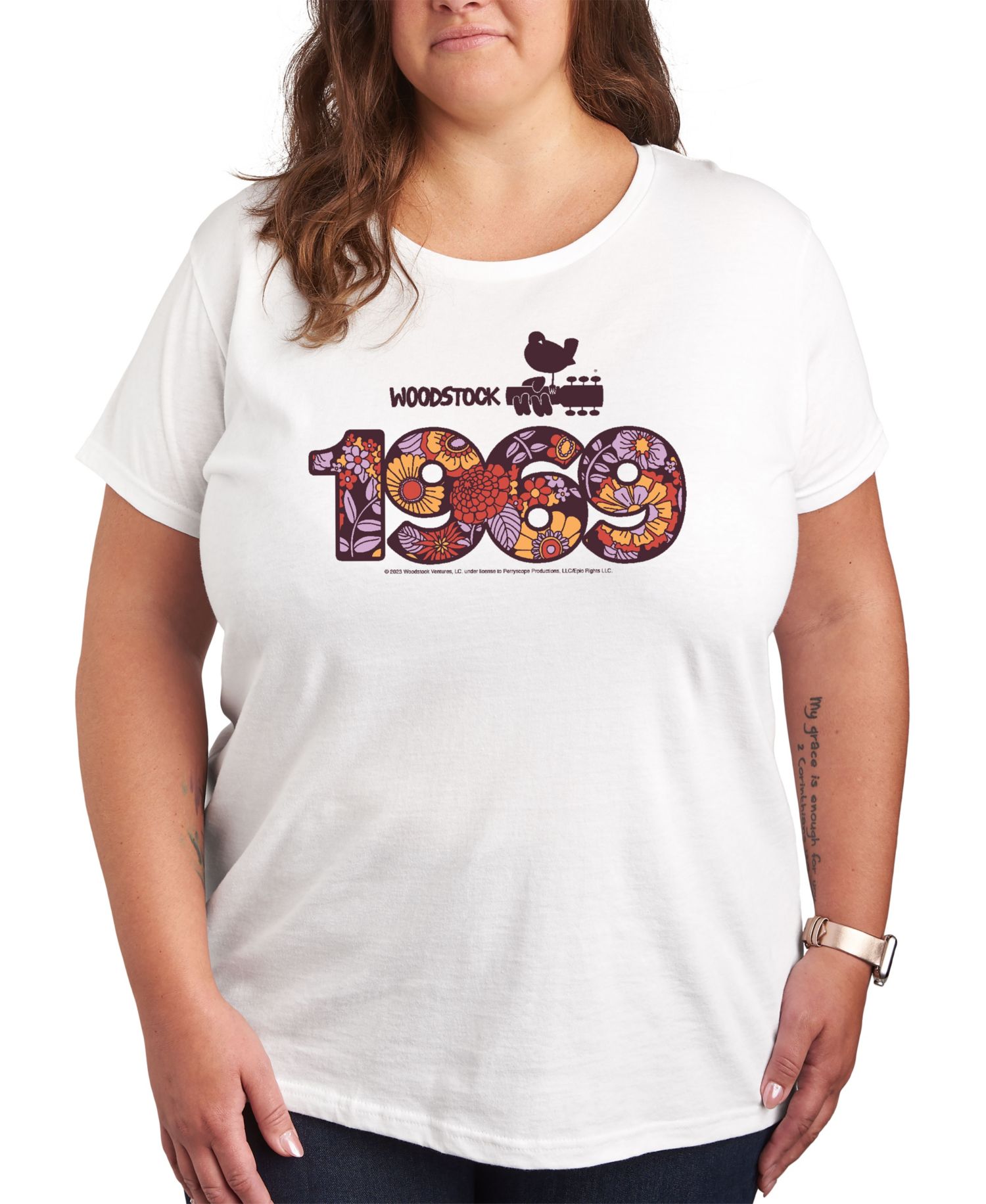 Plus Size Woodstock 1969 Graphic Pullover T-shirt