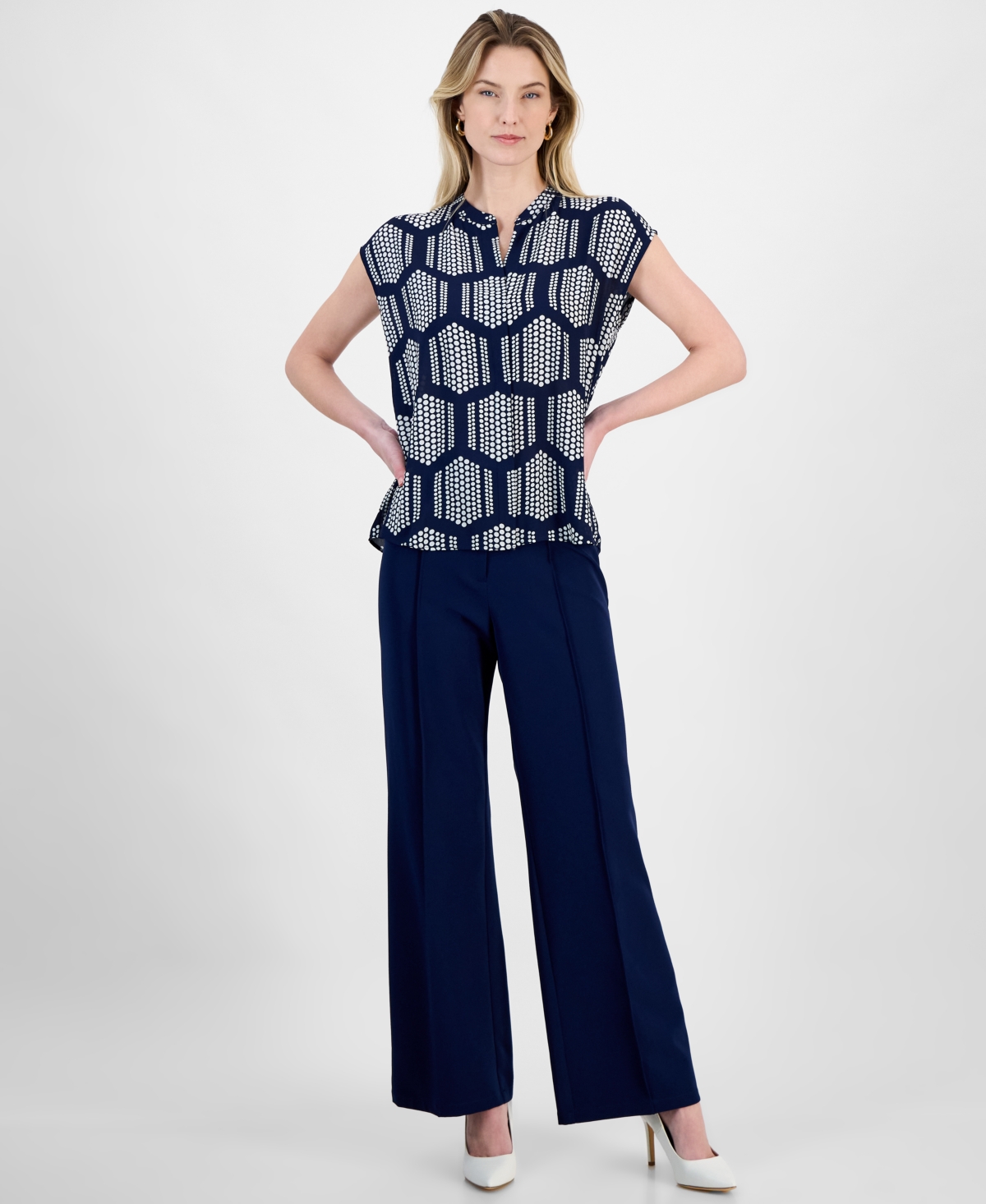 T Tahari Women's Printed Split-neck Cap-sleeve Blouse In Honeycomb