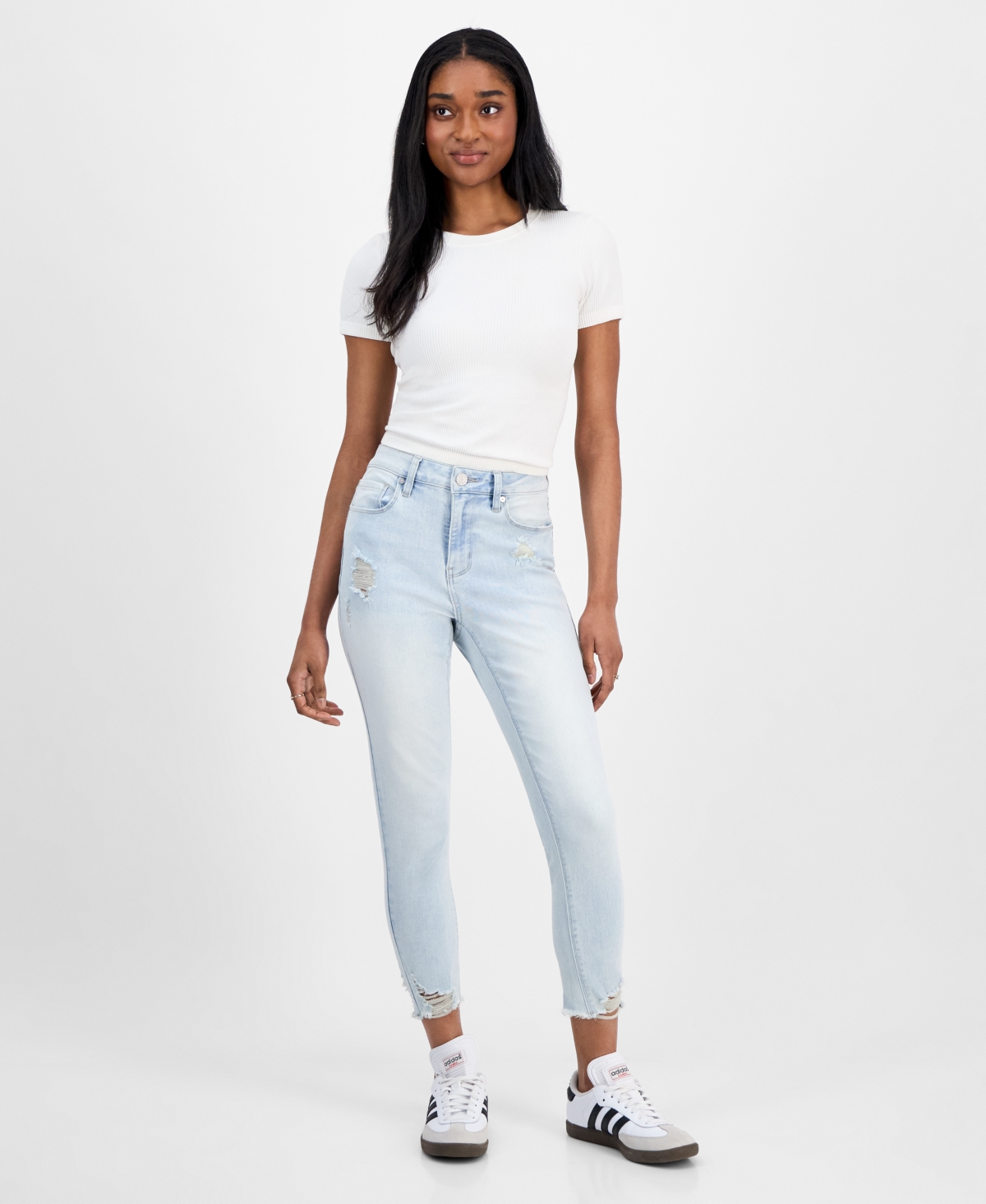 Juniors' Curvy Cropped Mid-Rise Jeans - Light Wash