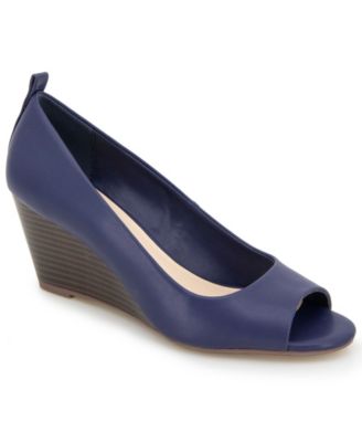Kenneth Cole Reaction - Women's Elinor Mid Wedge Pumps