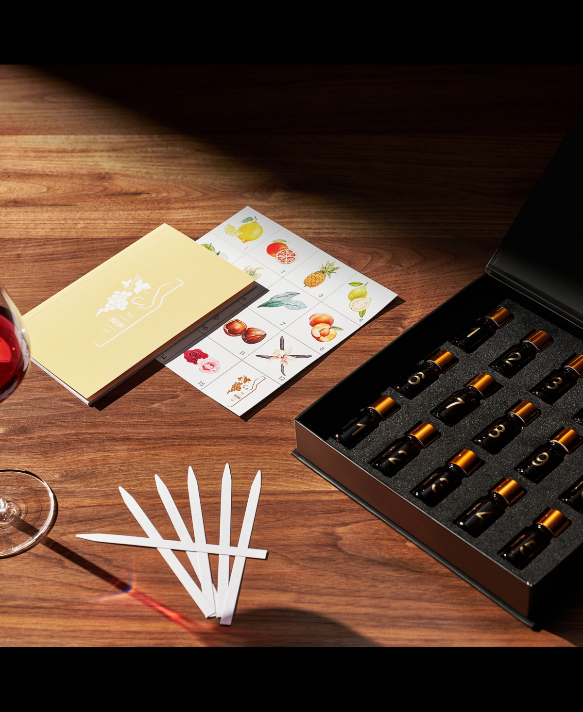The Wine Savant White Wine Aroma Kit, Set Of 15 In Black