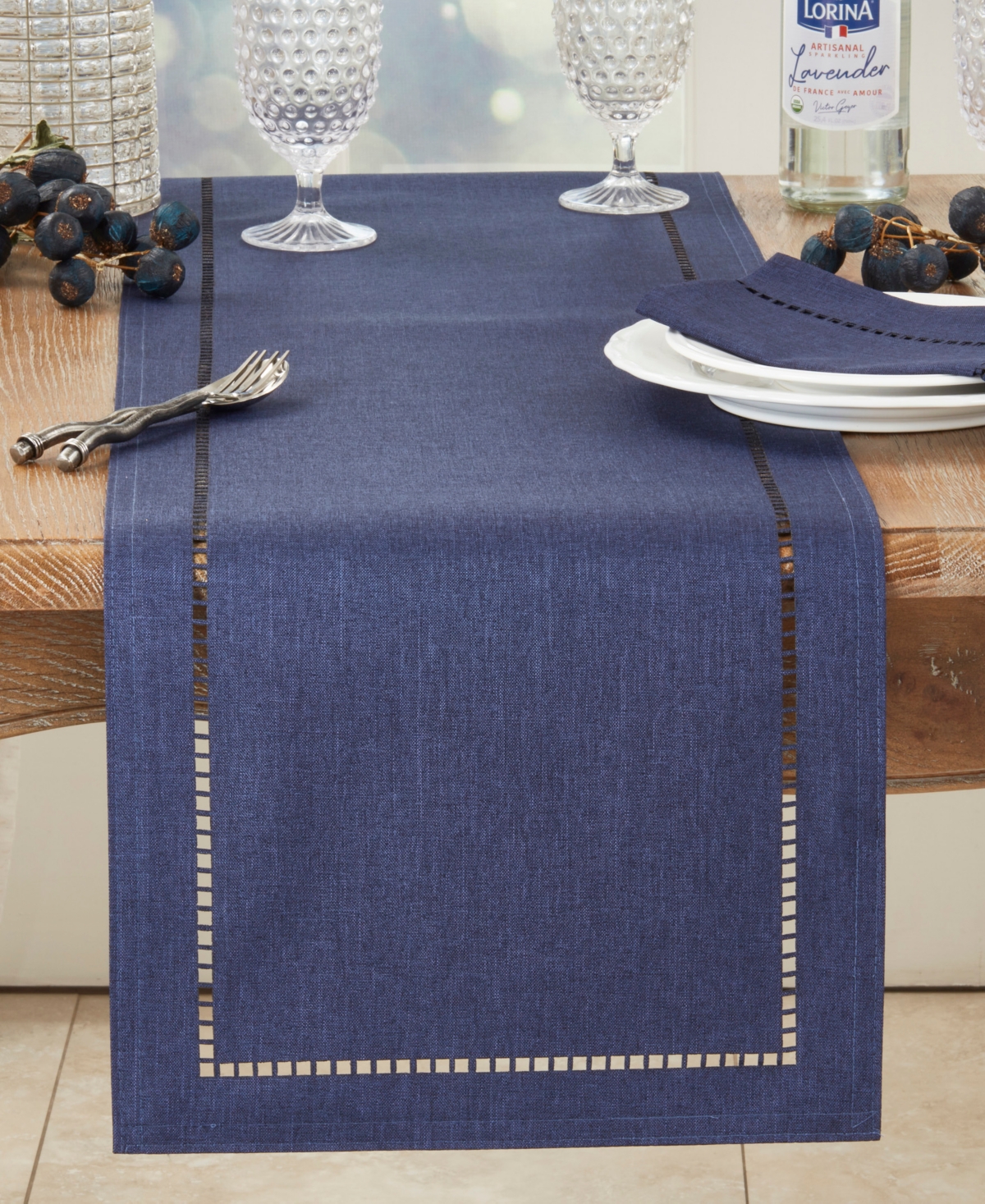 Saro Lifestyle Laser-cut Hemstitch Table Runner, 14" X 108" In Navy Blue