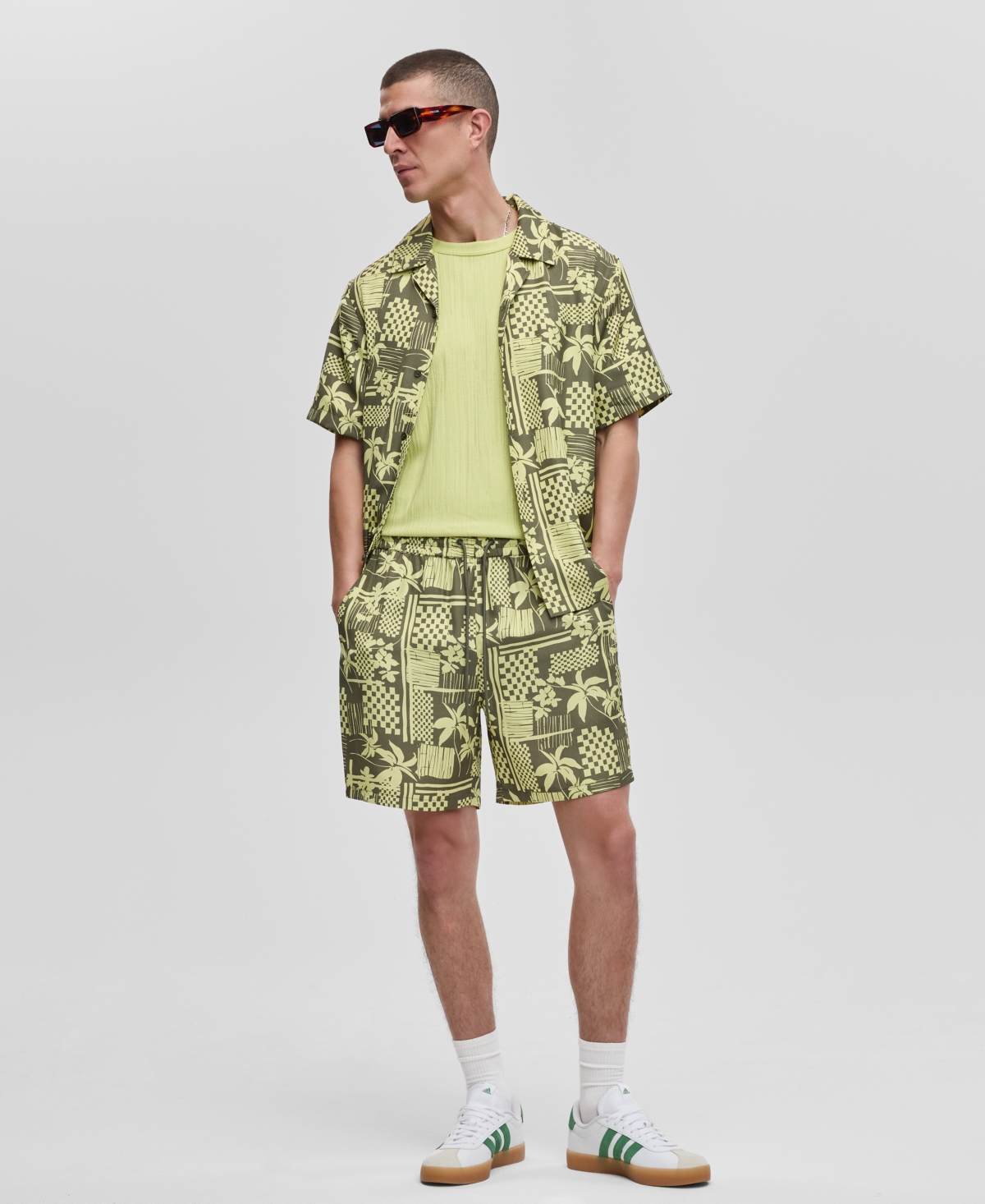 Men's Vacation Palm Pull-On Shorts, Exclusively at Macy's - Wild Ivy