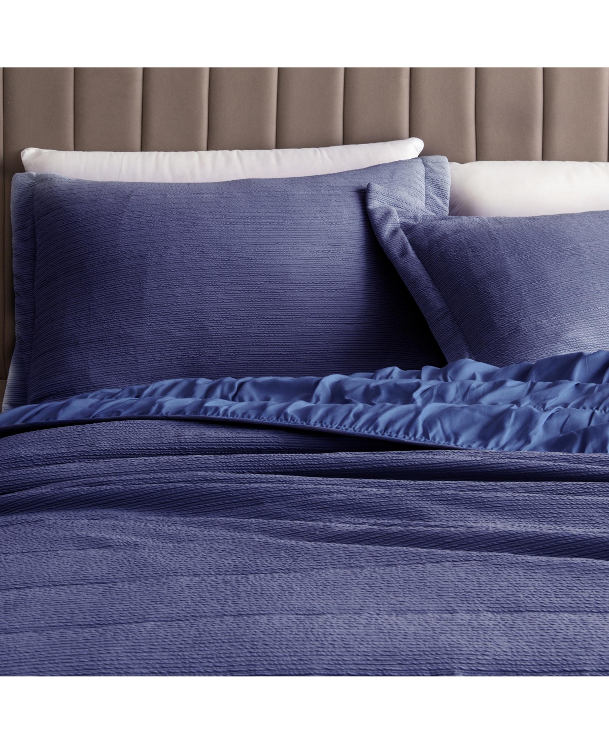 Linery & Co. Textured Spandex Solid Quilt Set With Shams