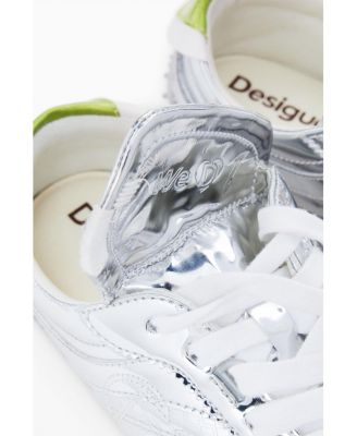 Women's Retro sneaker tongue