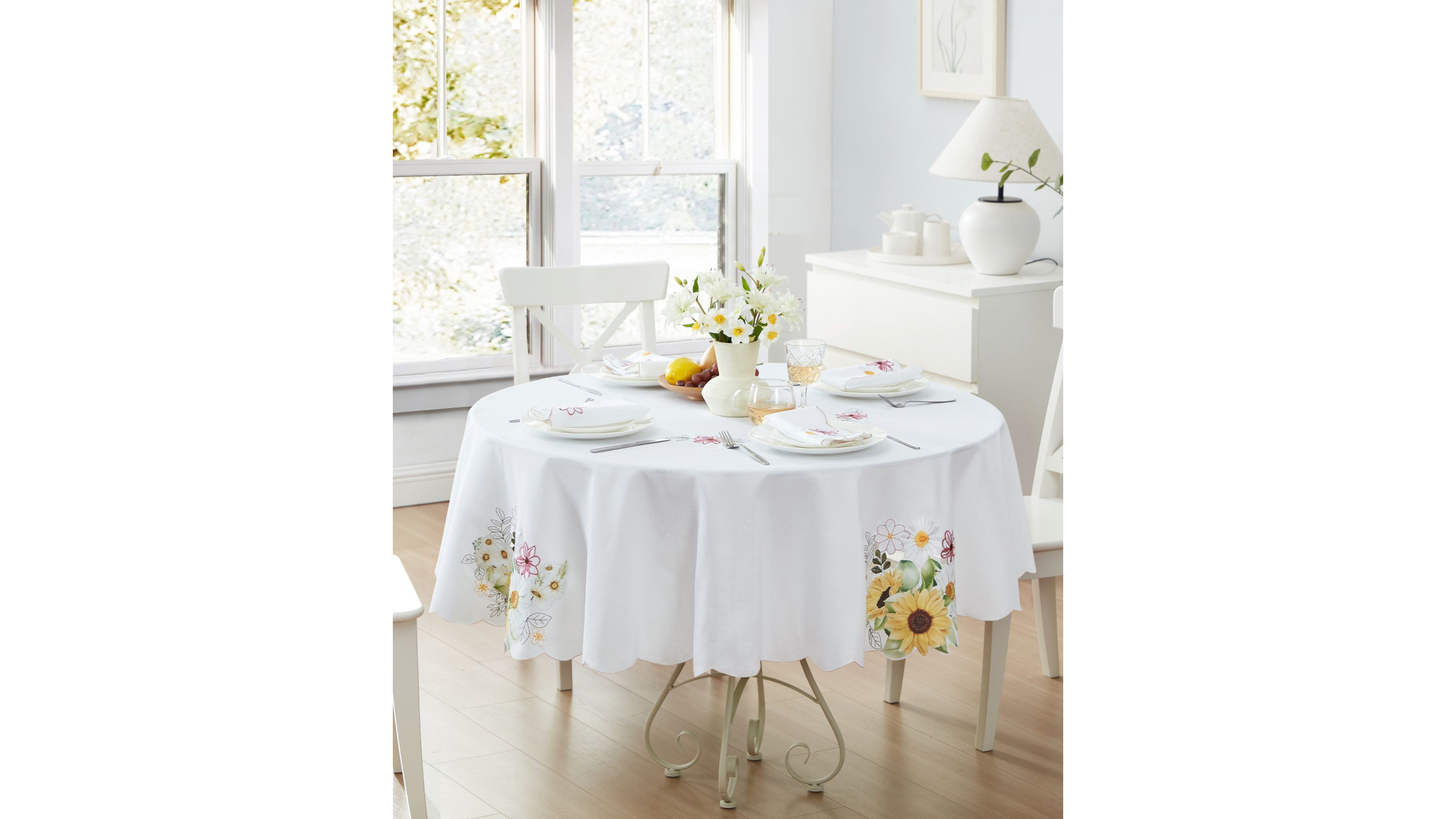 Elrene Sunflower and Daisies Cutwork Tablecloth, 60" x 84" Oval