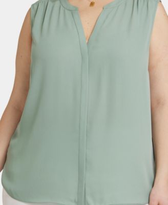 本日限定価格新品deres bottle neck drape blouse Sleeveless Pintuck Blouse In Plus Size - Arianna Red | NYDJ