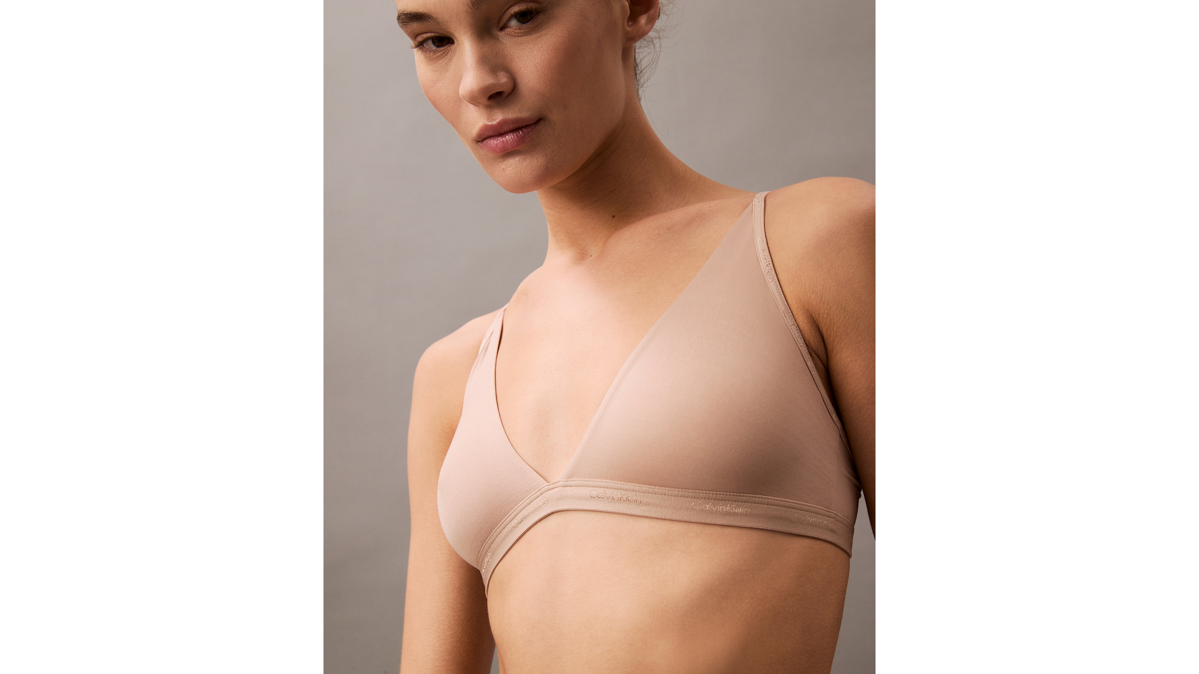 Calvin Klein Women's Form To Body Lightly Lined Triangle Bralette QF6758