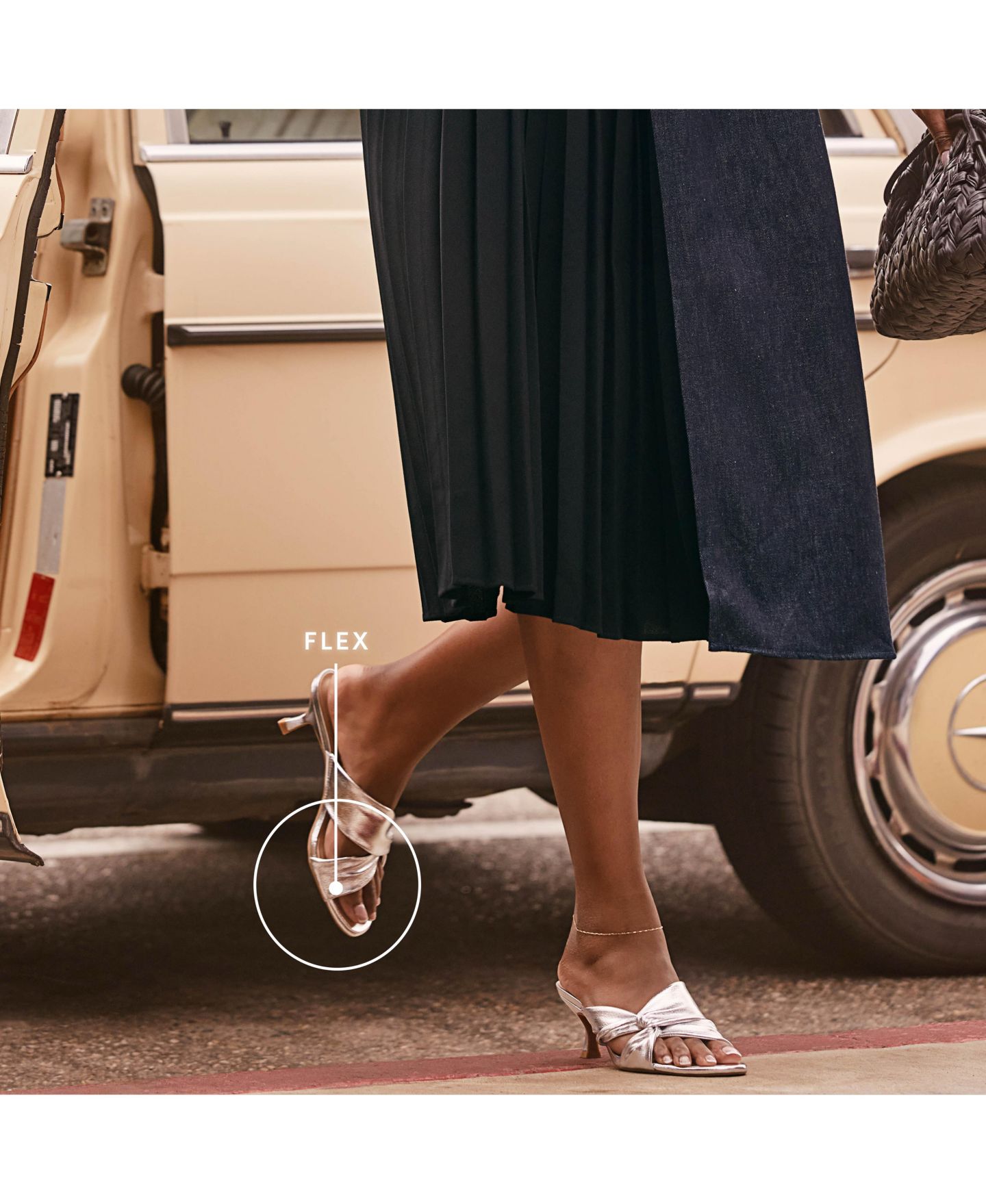 Женские сандалии LifeStride Nori Slide Kitten Heel, цвет: Чёрная искусственная кожа — фото 7