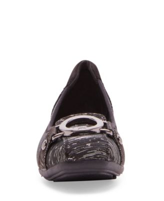 Women's Umeko Snip Toe Ballet Flats