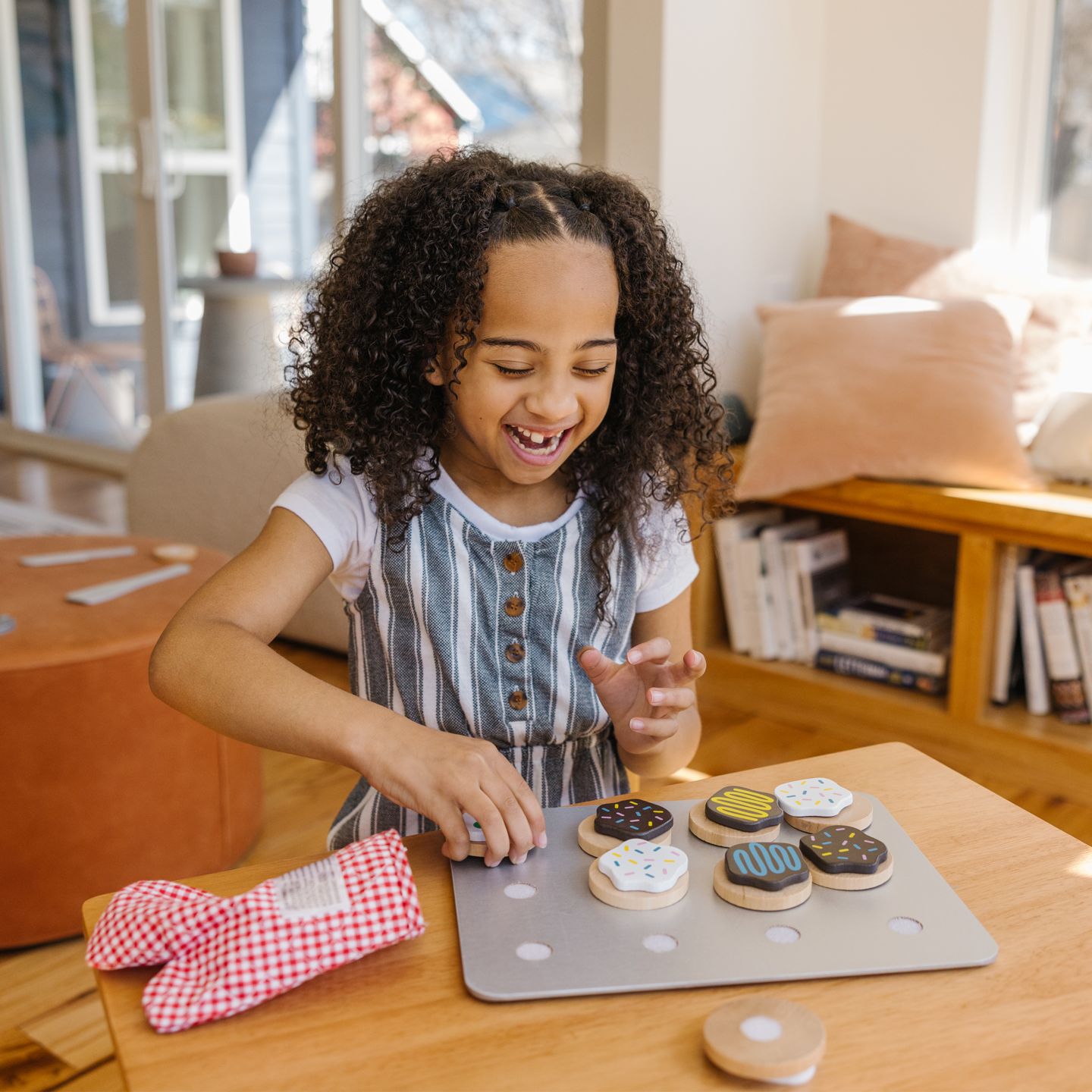 Детские игрушки Melissa and Doug Slice and Bake Wooden 30-Piece Cookie Set, Ages 3+ — фото 7