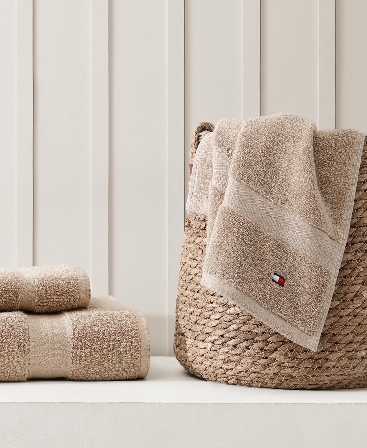 TOMMY HILFIGER HOME MODERN AMERICAN SOLID COTTON HAND TOWEL, 16" X 26" 