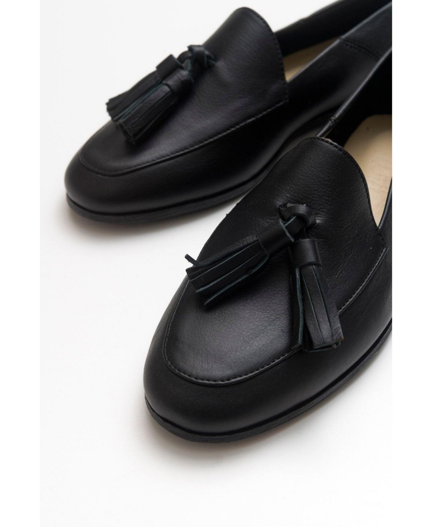 Женские туфли Forever & Always Shoes Mona Soft Leather Tassel Loafer, цвет: Чёрный кожаный — фото 6