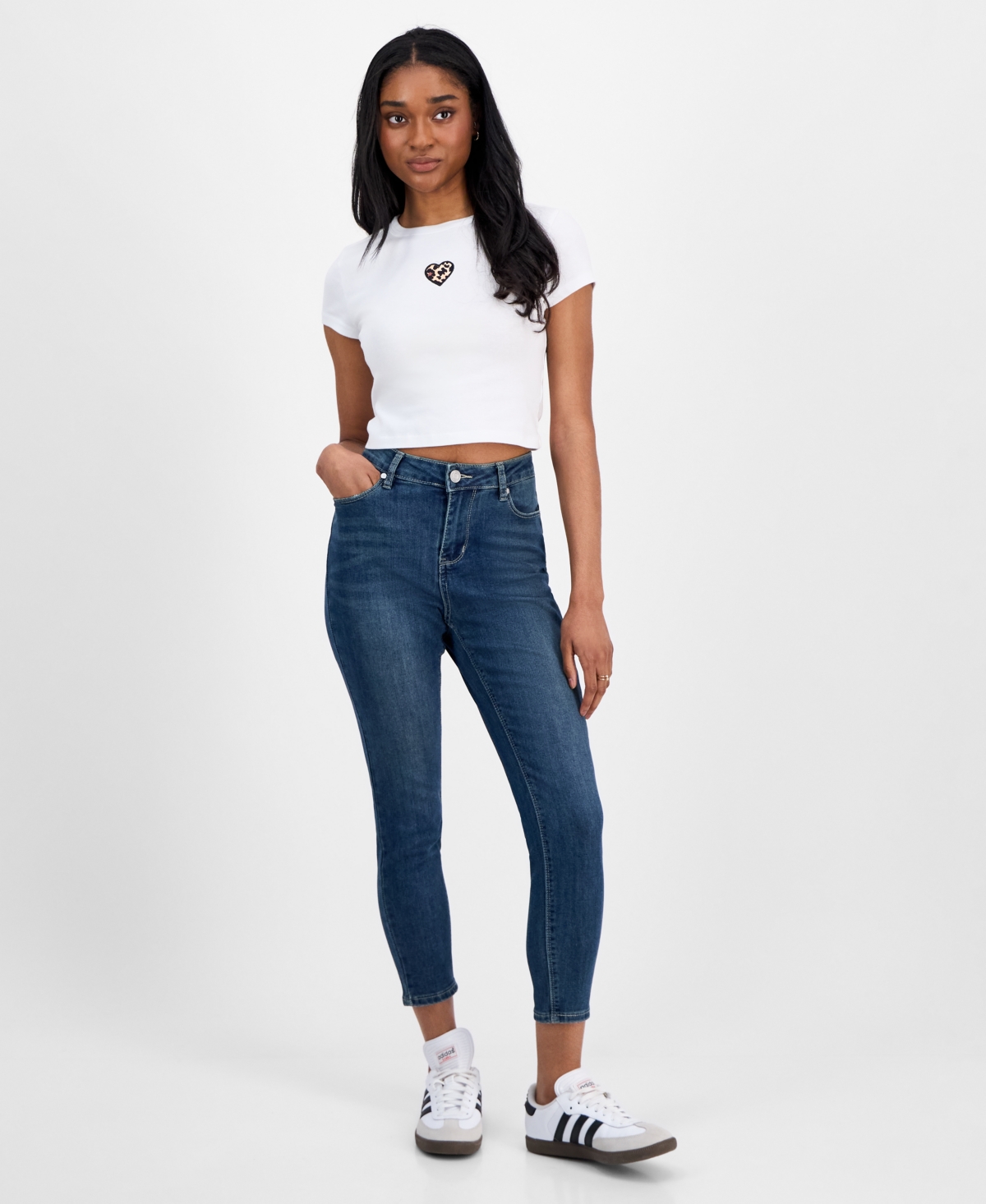Juniors' Curvy Cropped Mid-Rise Jeans - Light Wash