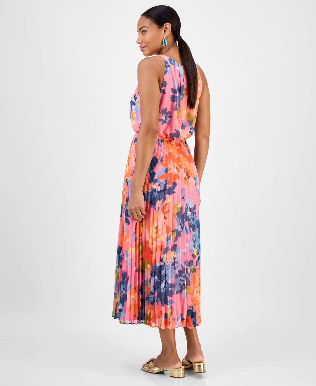 Shop Robbie Bee Petite Printed Sleeveless Pleat-skirt Maxi Dress