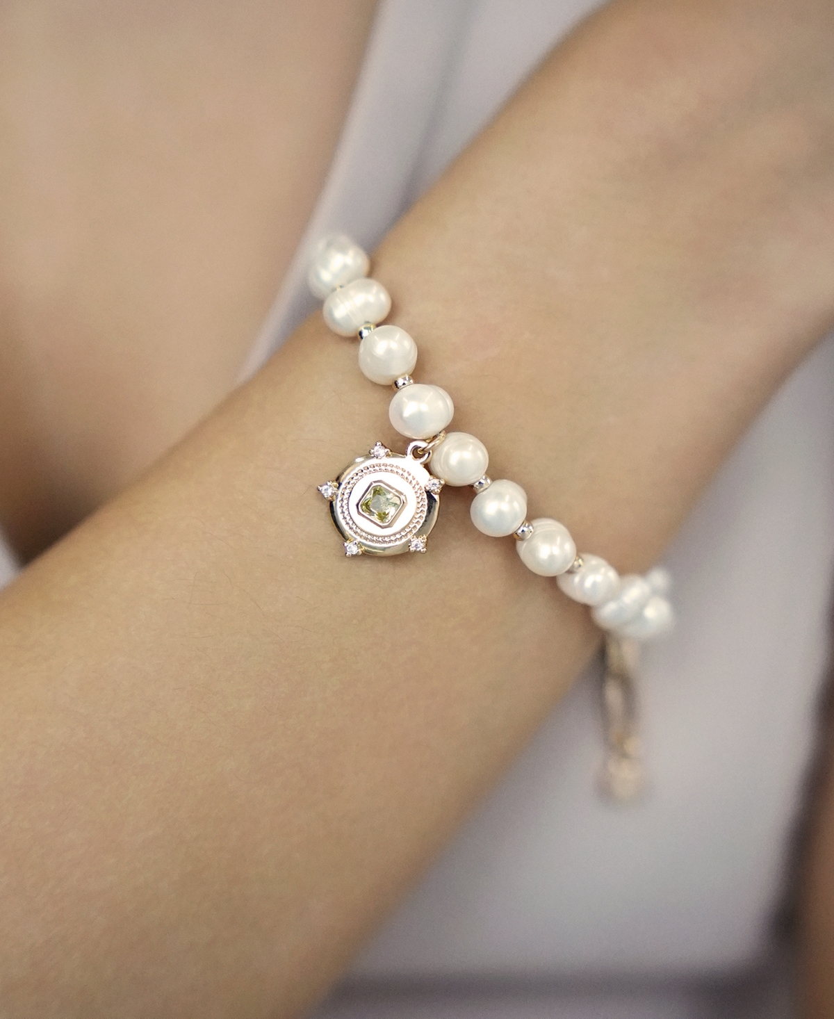 Ettika Eternal Gleam Mother Of Pearl Chain Bracelet In Peridot