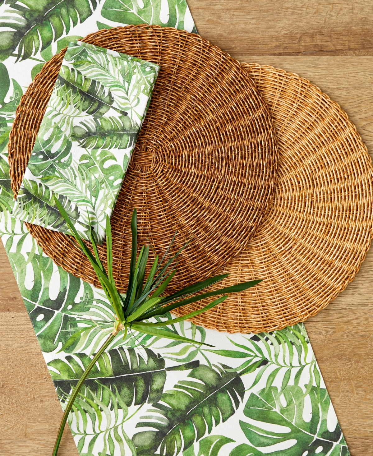 Tableau Tropical Leaves Set Of 4 Napkins, 8.25" X 8.25" In Green