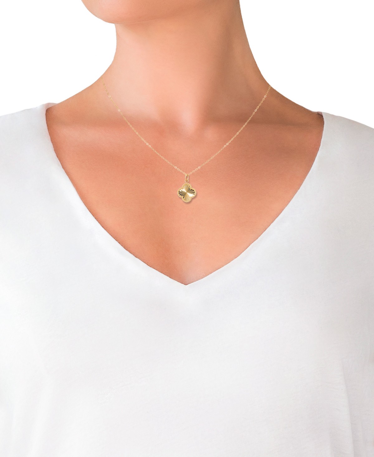 Бельё Macy's Sunbeam & Polished Reversible Bead Frame Clover 18" Pendant Necklace in 10k Gold — фото 3