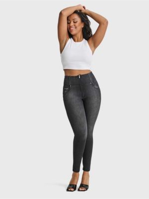 Women's Curvy High-Rise Sculpting Skinny Jeans