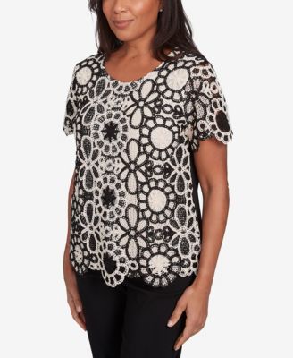 Women's Natural Instinct Crochet Flower Crew Neck T-Shirt