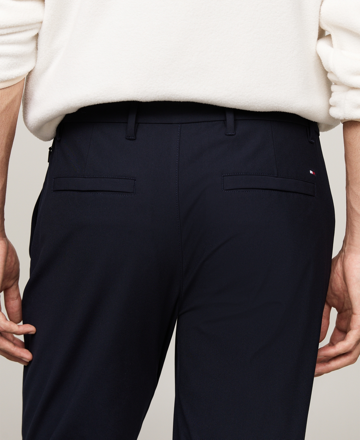 TOMMY HILFIGER MEN'S DENTON KNIT TECH CHINO PANTS 