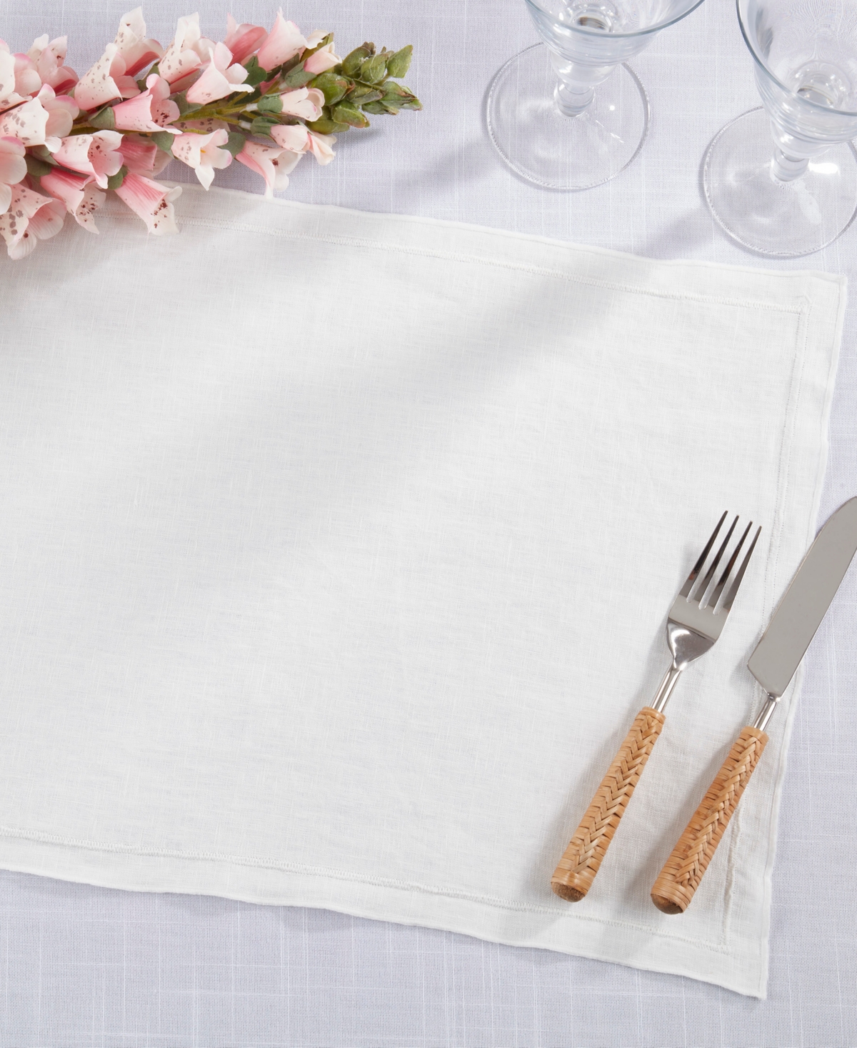 Saro Lifestyle Stonewashed Overlock Linen Edge Placemats, 14" X 20" In Ivory
