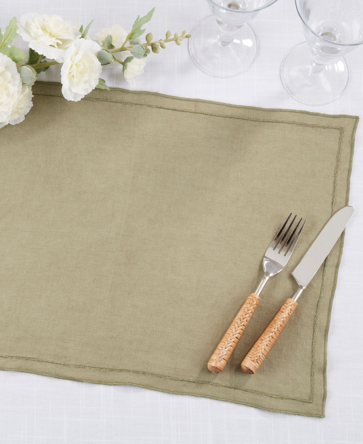 Saro Lifestyle Stonewashed Overlock Linen Edge Placemats, 14" X 20" In Olive