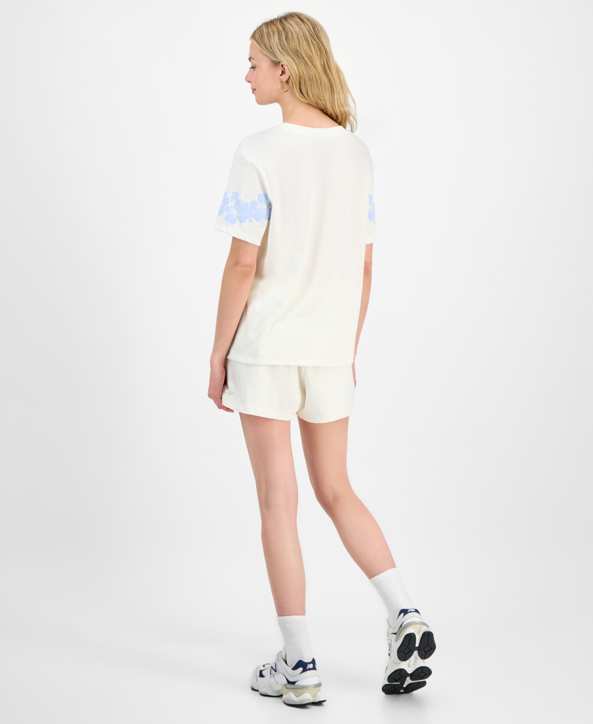 Juniors' Chillin Stitch Pull-On Graphic Shorts - Egret