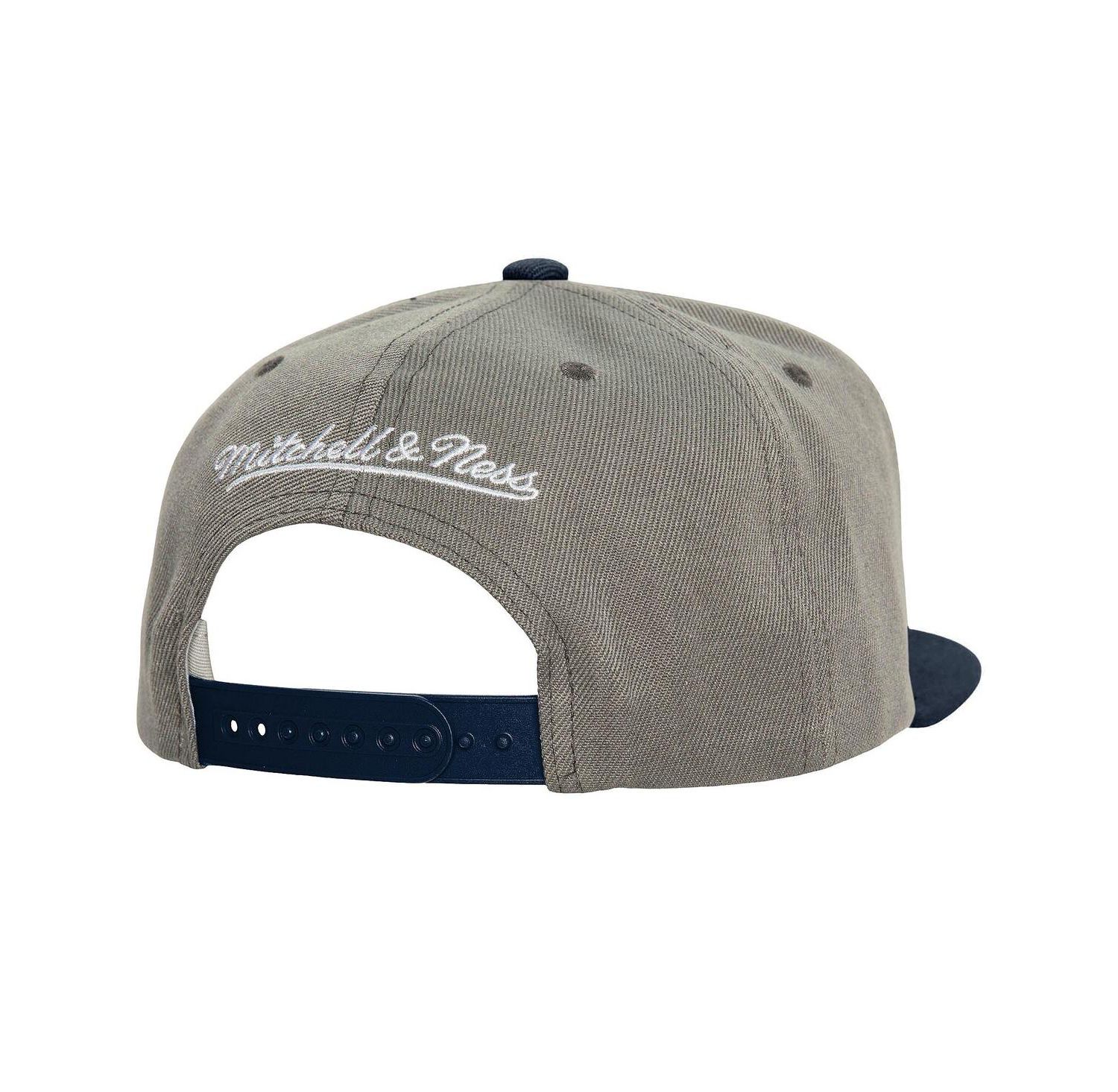 Men's Gray Atlanta Braves Basic Flip Snapback Hat