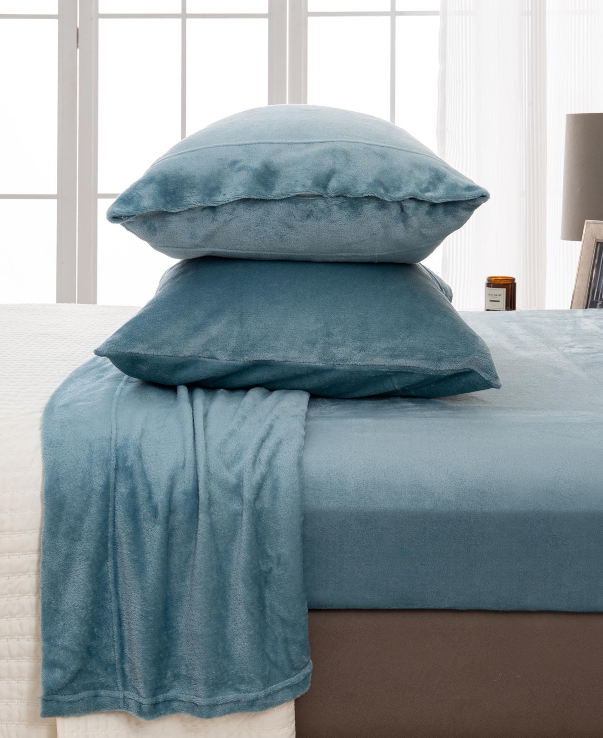 Linery & Co. Ultra-Soft Velvet Plush Solid Sheet Set