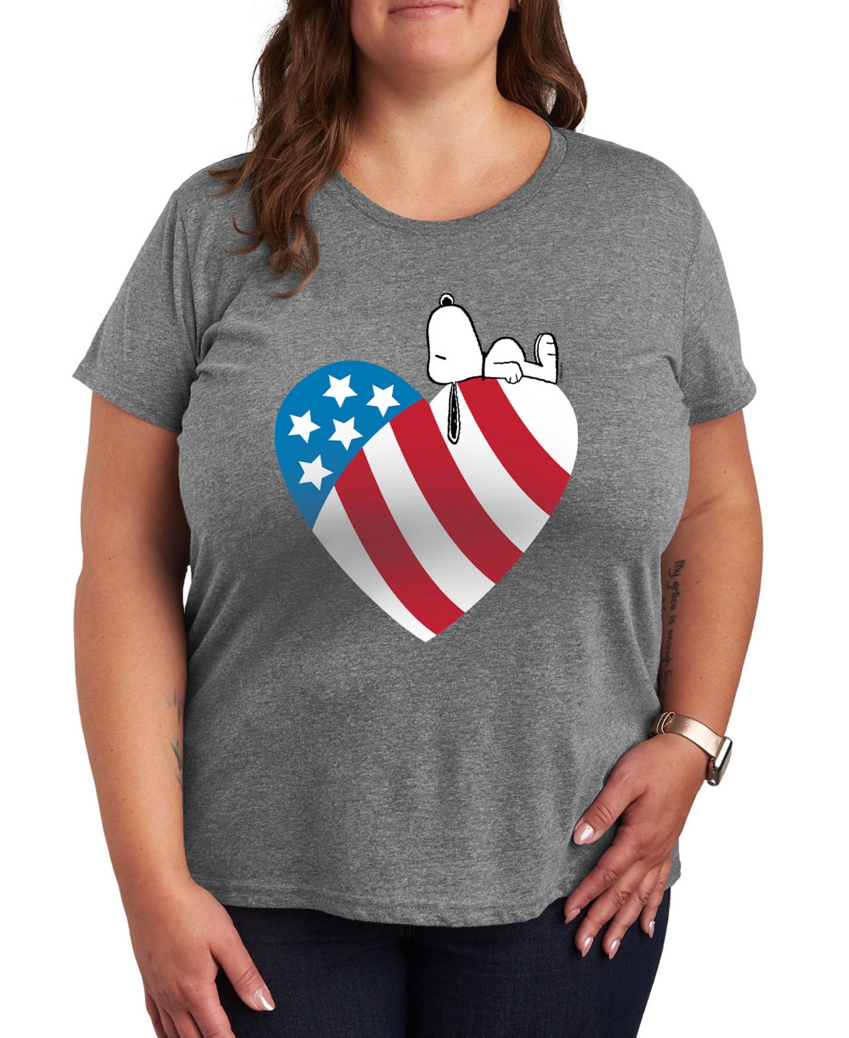 Plus Size Peanuts Snoopy American Flag Heart Graphic T-Shirt - Grey