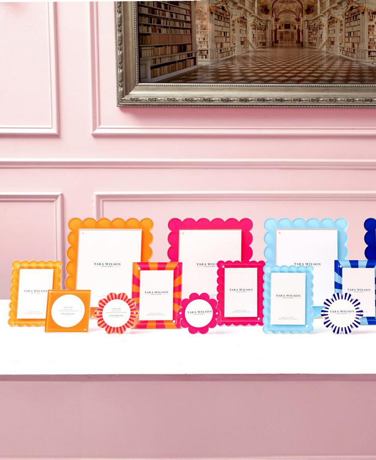 TARA WILSON DESIGNS SCALLOP FRAME, 8" X 10" 