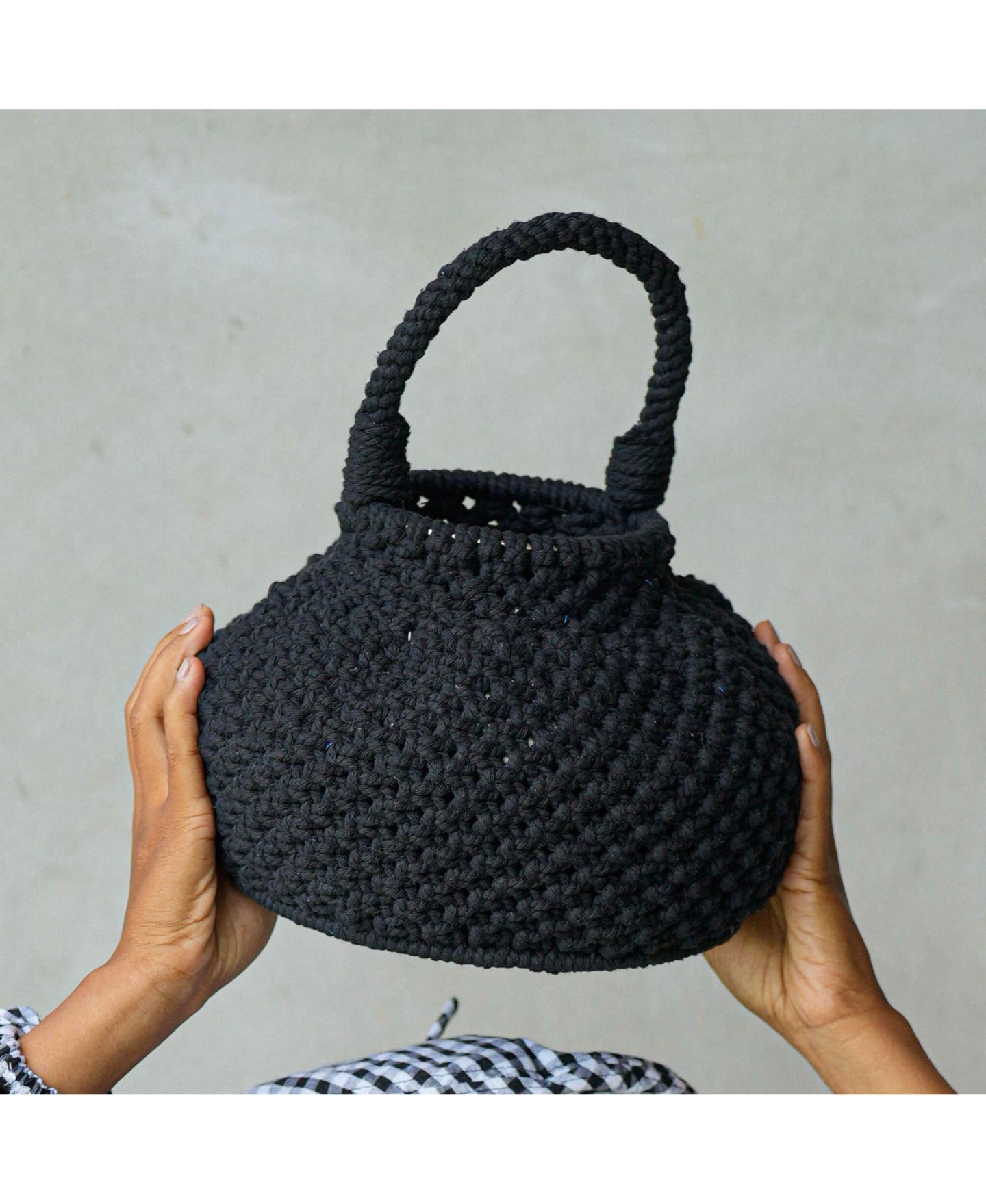 Женская сумка Brunna.co Naga Macrame Bucket Bag In Black, цвет: Чёрный — фото 3