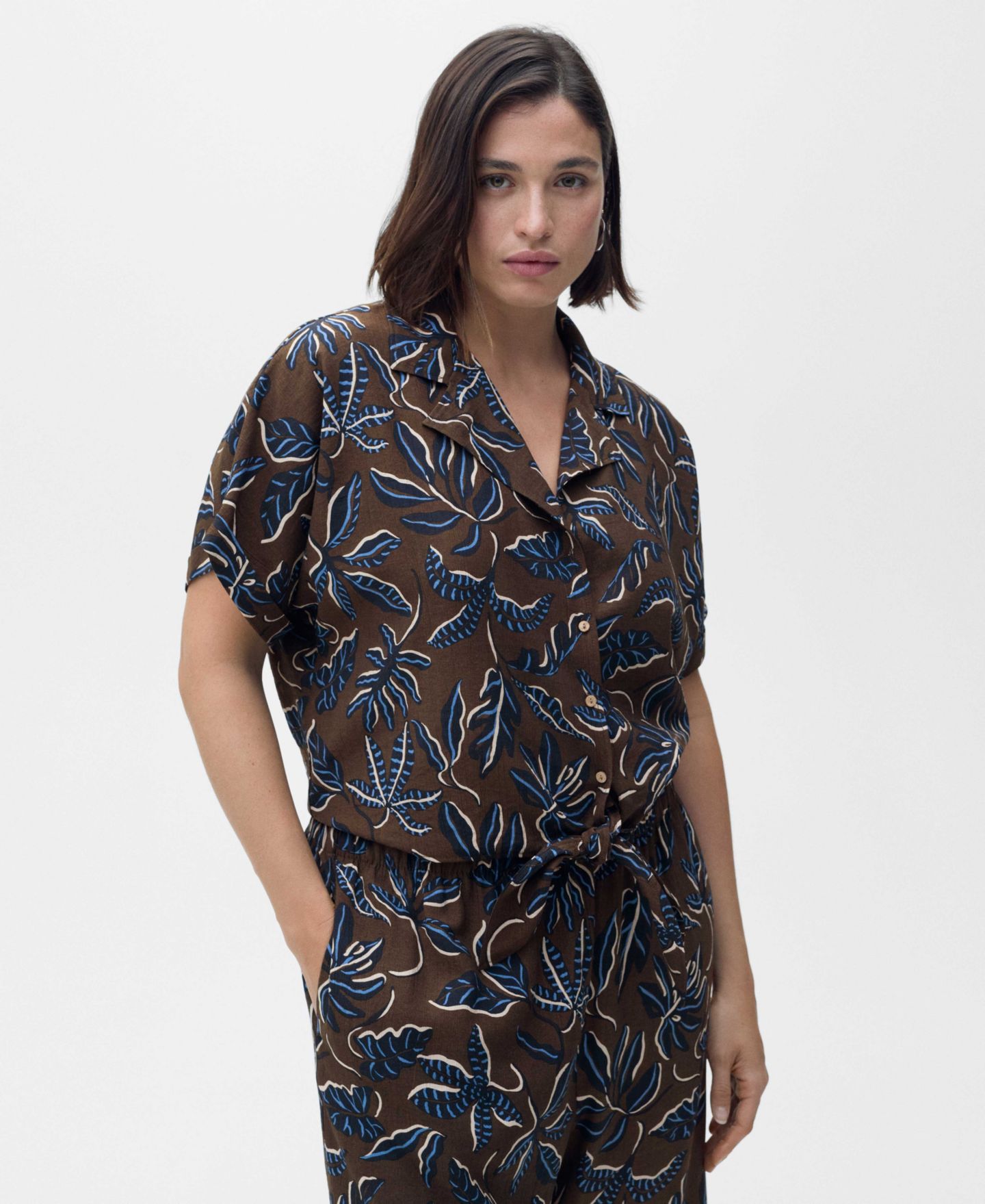 Женская рубашка Mango Floral-Print Knot Detail Cropped, цвет: Коричневый — фото 7