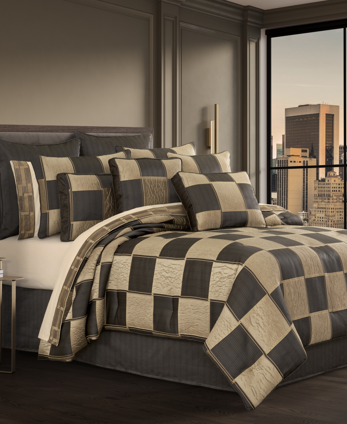 J Queen New York Brando 4-pc. Comforter Set, California King