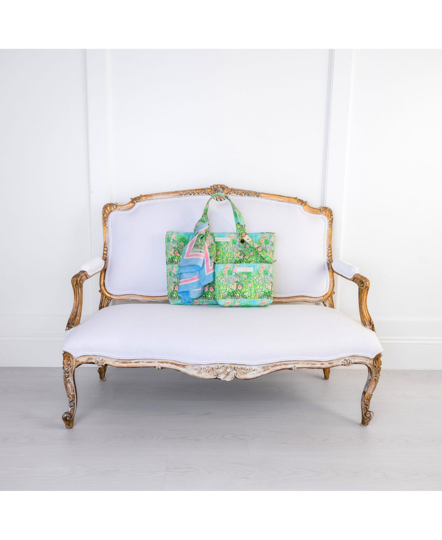 Женская сумка EVELYN & KATE Floral Quilted Pouch, цвет: Розовый зелёный — фото 3