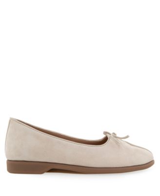 Women's Novia Tapered Toe Ballet Flats