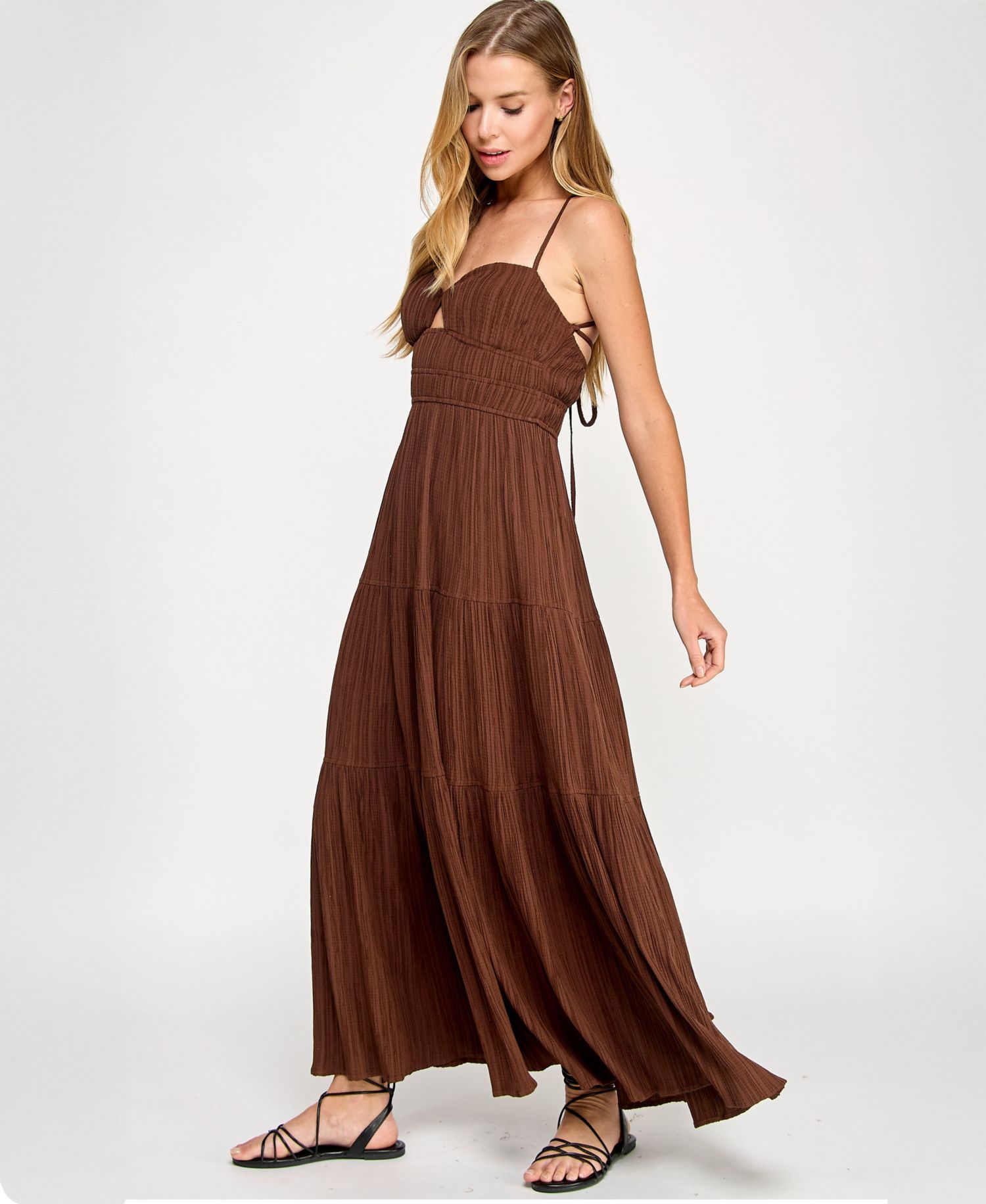 Juniors' Textured Keyhole Strappy Maxi Dress
