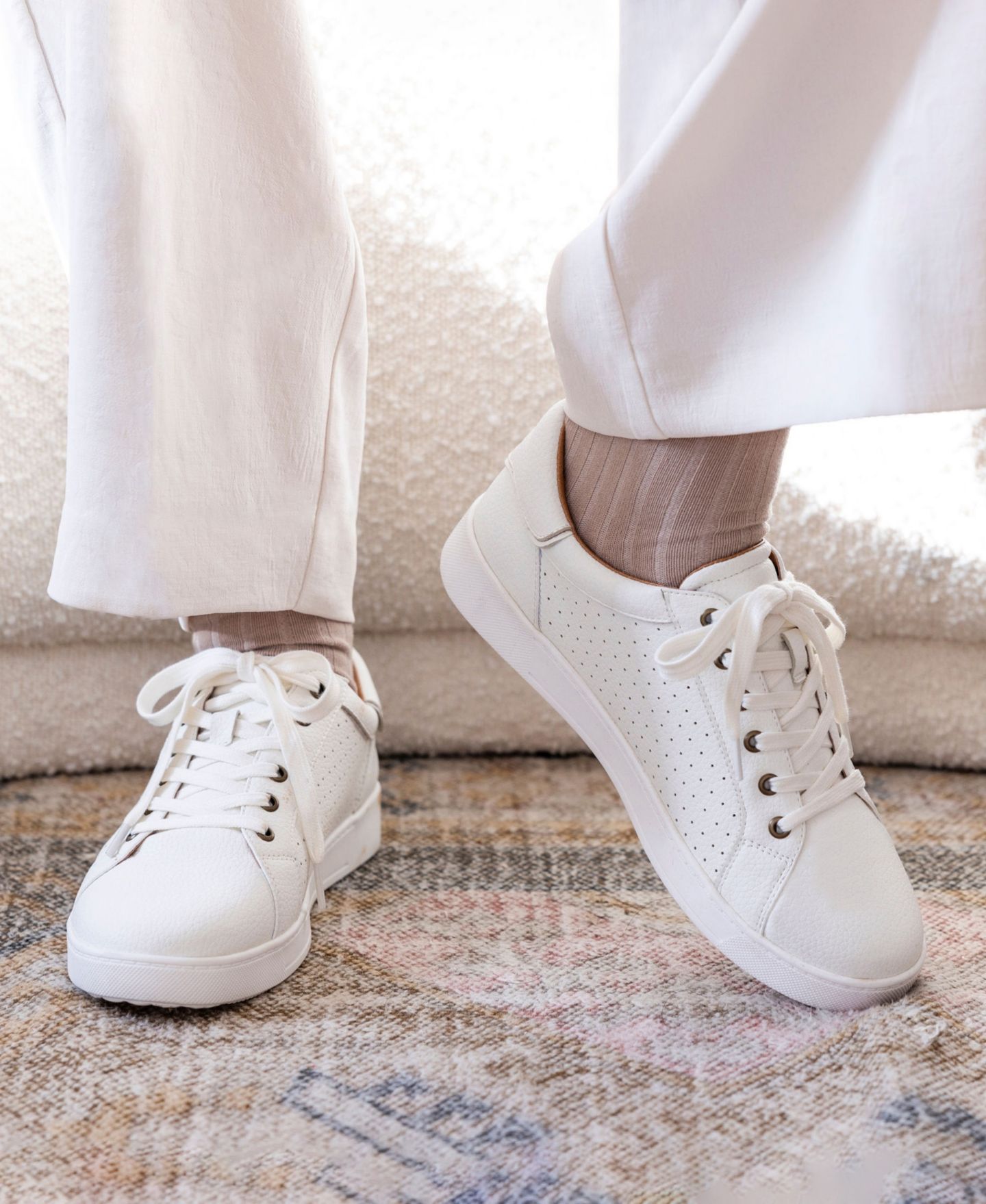 Женские кроссовки White Mountain Uniform Lace-Up, цвет: Серебряный гладкий — фото 7