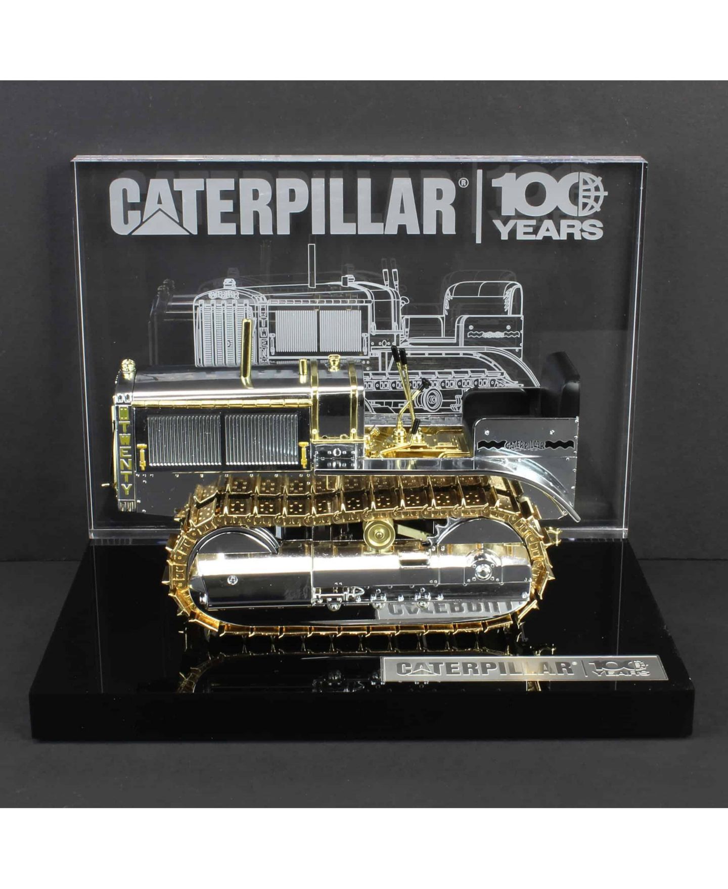 Детская игрушка Diecast Masters 1/16 Scale Caterpillar Centennial Series Limited Edition Crawler Tractor — фото 3