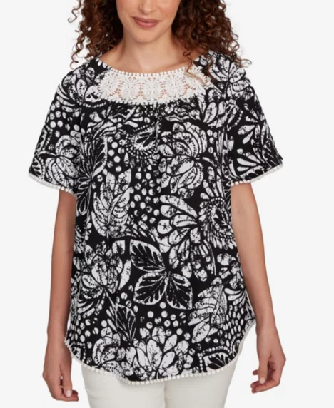 Petite Batik Island Paisley Scoop Neck T Shirt - Black/White