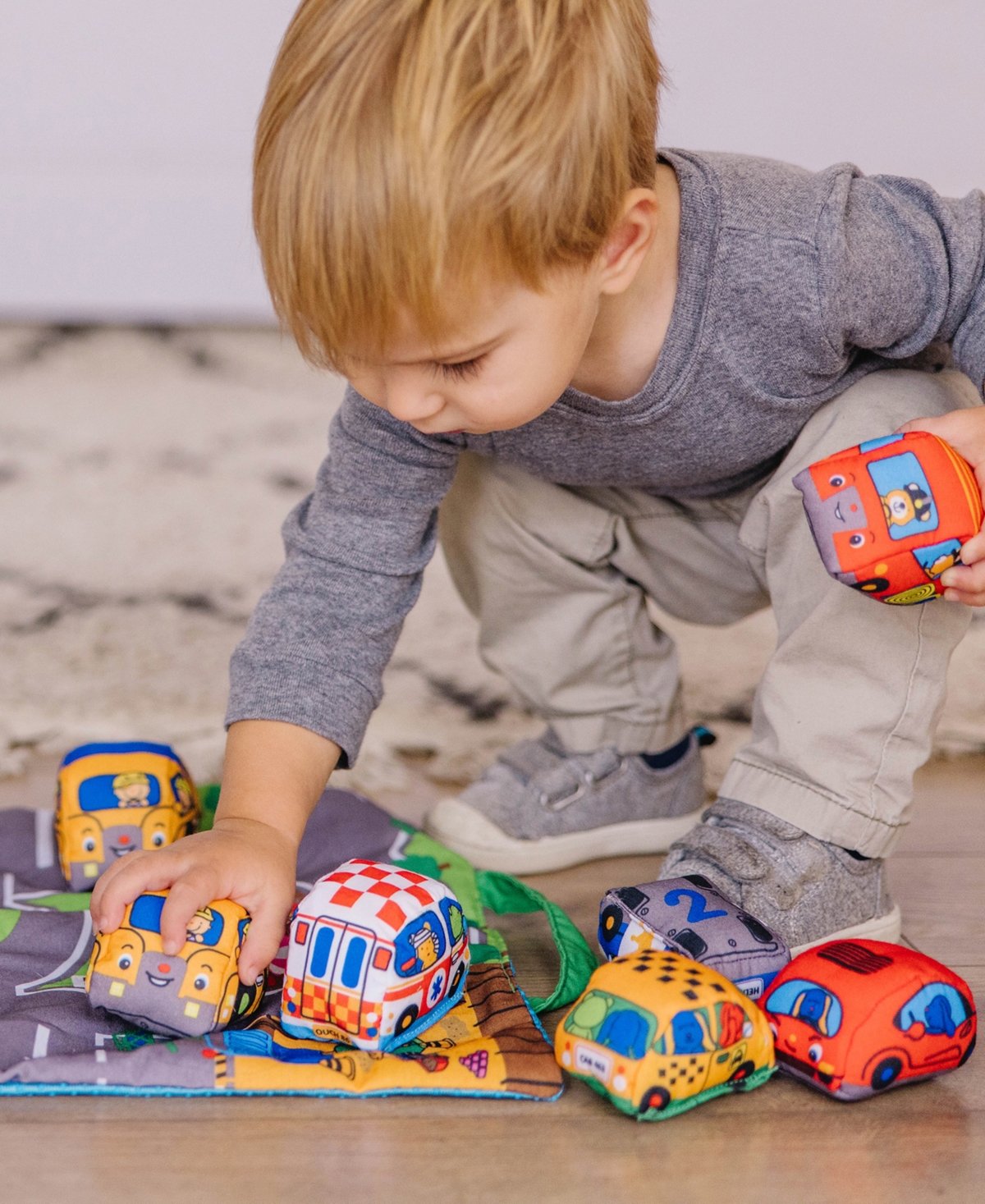 Melissa & Doug Take-Along Town Play Mat- 9 Vehicles