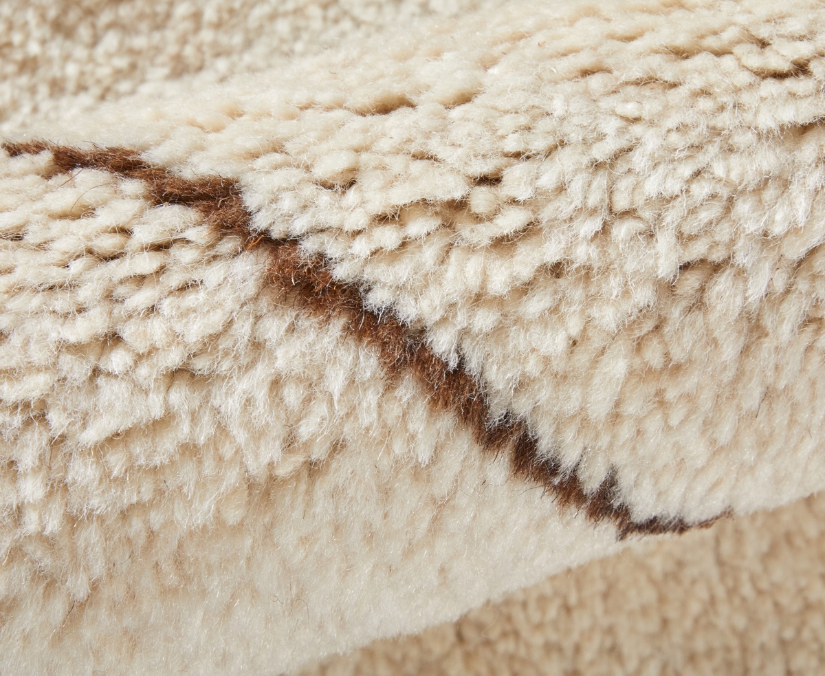 Feizy Agape 69h7f 5'6"x8'6" Area Rug In White