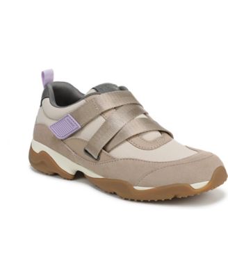 Womens Walk Slim Gia Walking Shoes