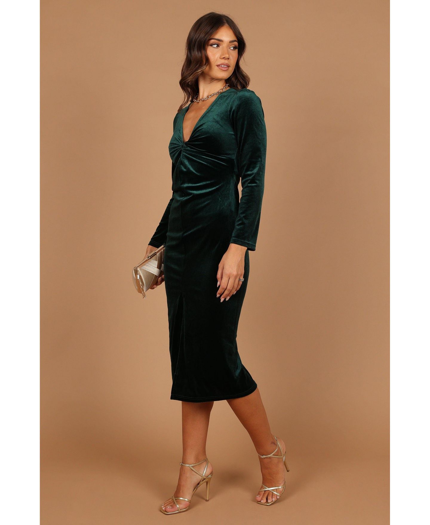Женское платье Petal and Pup Lisse Twist Front Long Sleeve Velvet Midi - Emerald, цвет: Изумрудный — фото 5