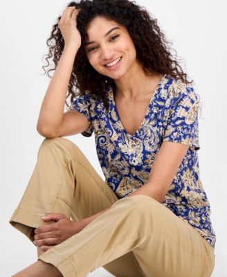 Women's Paisley-Print V-Neck T-Shirt