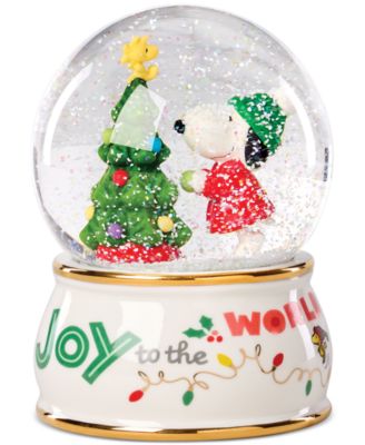 Snoopy Snow Globe