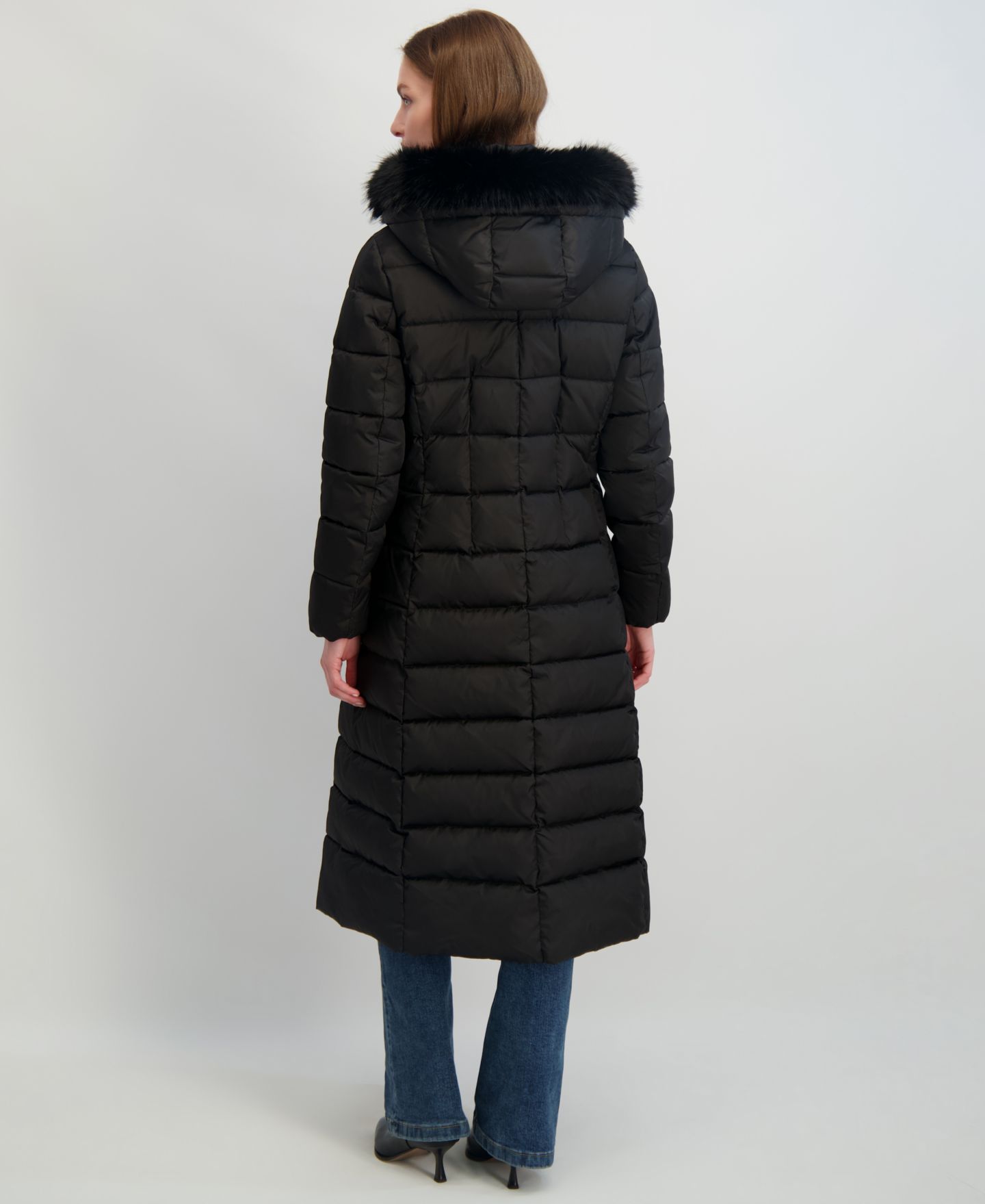 Женская куртка Tahari Maxi Shine Bibbed Faux-Fur-Trimmed Hooded Puffer, цвет: Чёрный — фото 2