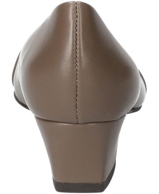 Lyanna Women's Block Heel Pumps