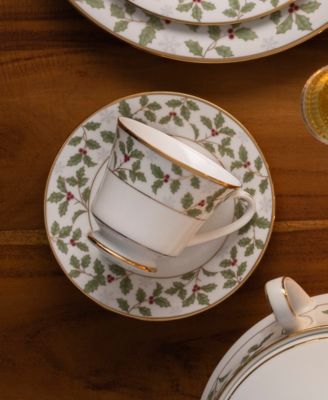 Holly & Berry Gold Set of 4 Saucers, 6"